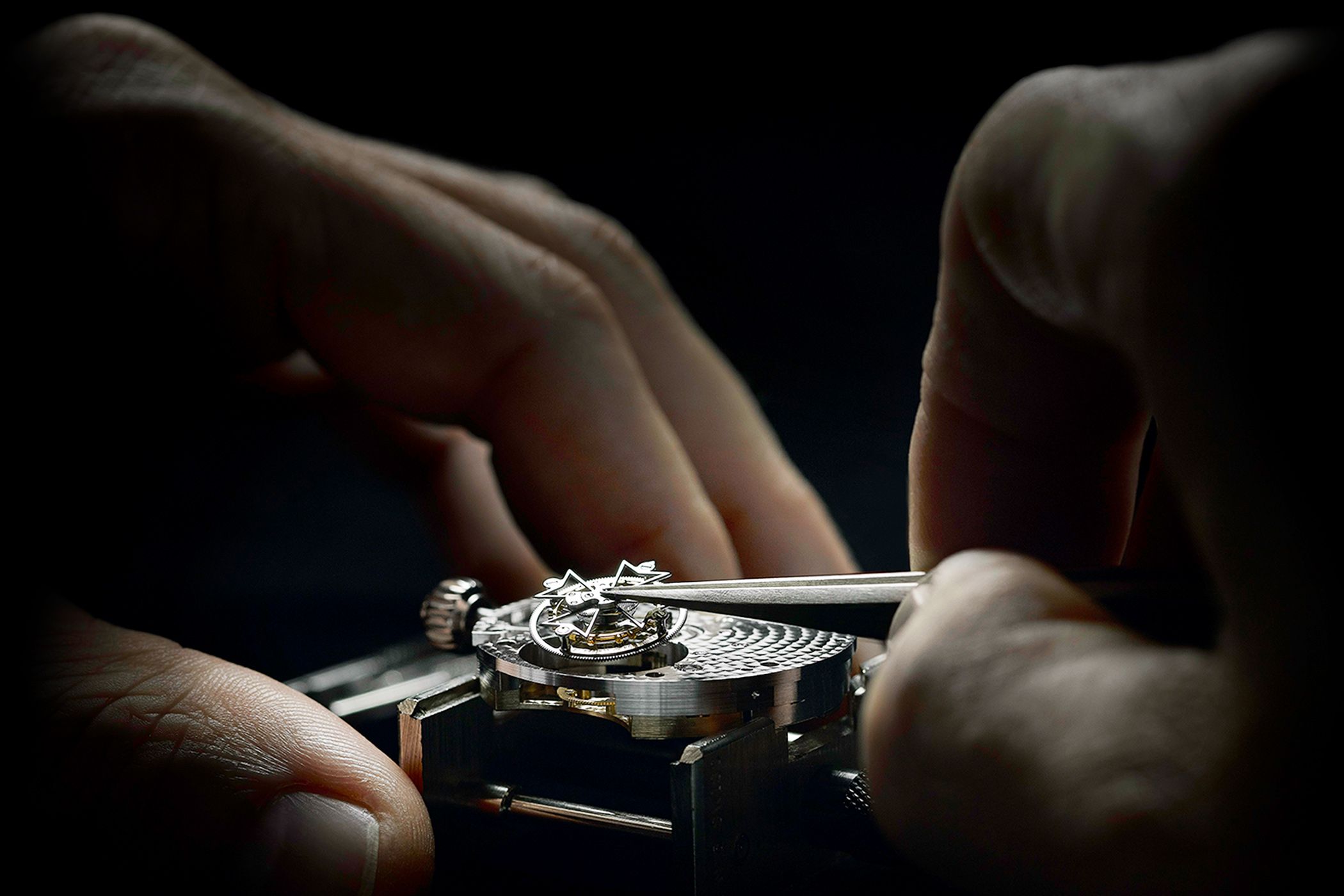 The-Deloitte-Swiss-Watch-Industry-Study-2023-Titlepicture-1.jpg