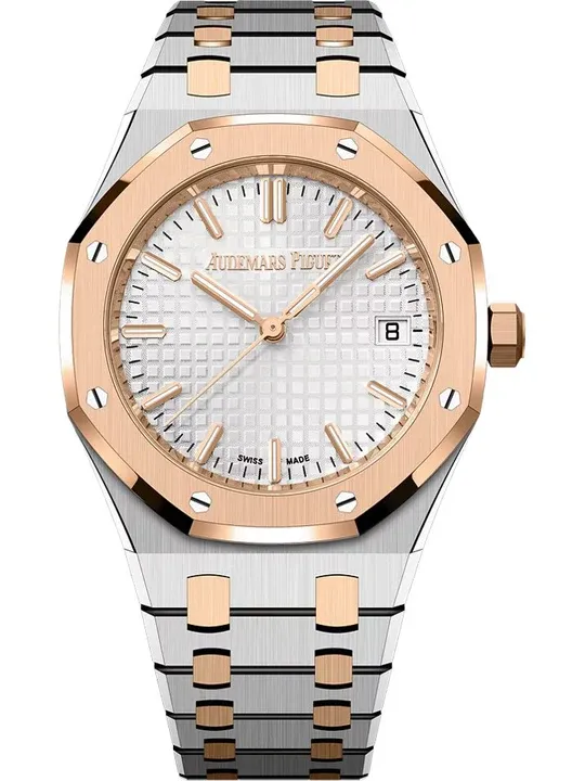 Audemars Piguet Royal Oak Uhr mit Roségoldlünette, weißem Zifferblatt und zweifarbigem Armband.